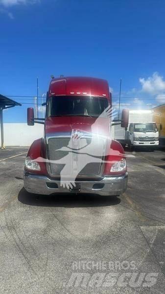 Kenworth T680 Тягачі