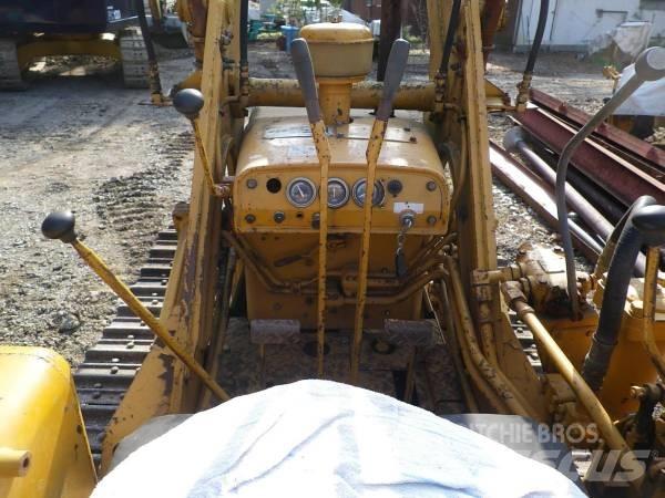 Komatsu D20S-3 Гусеничні бульдозери