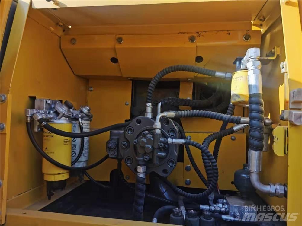 Volvo EC210D Гусеничні екскаватори