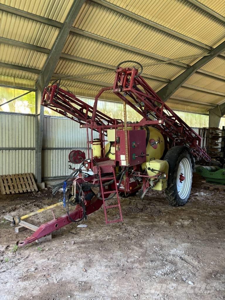Hardi 2800 Причіпні обприскувачі