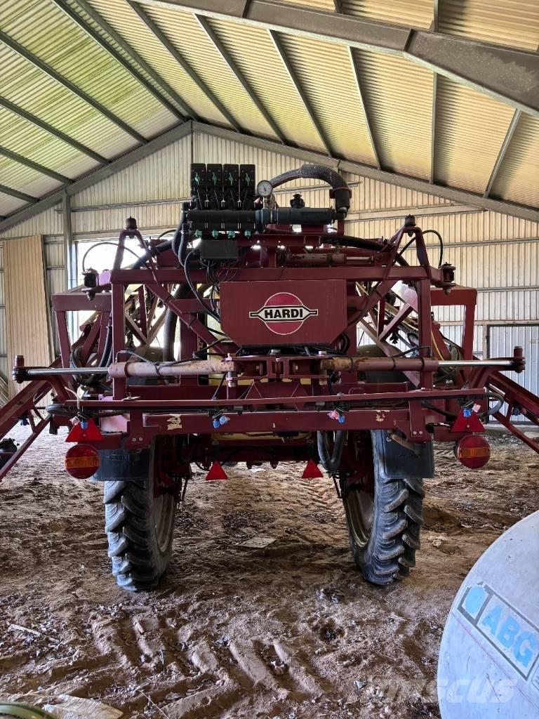 Hardi 2800 Причіпні обприскувачі