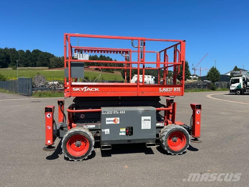 SkyJack SJ 6832 RTE Підйомники-ножиці