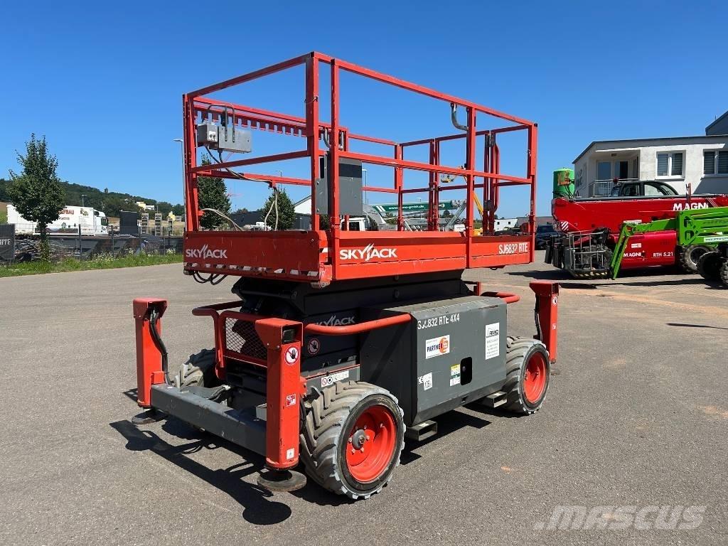 SkyJack SJ 6832 RTE Підйомники-ножиці