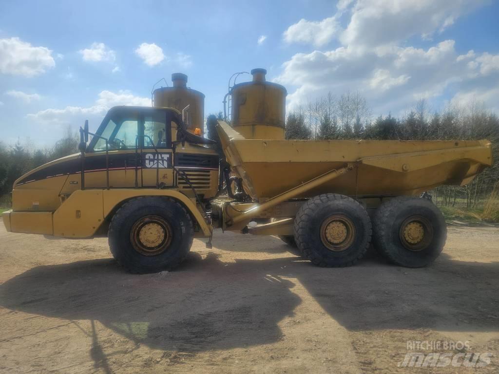 CAT 725 Зчленовані самоскиди