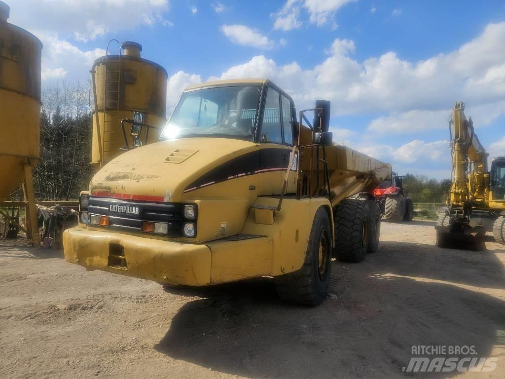 CAT 725 Зчленовані самоскиди