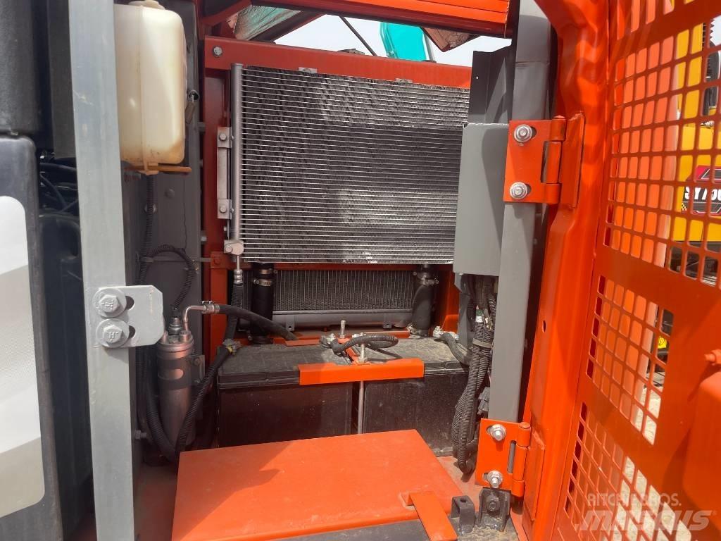Hitachi ZX 70 Гусеничні екскаватори