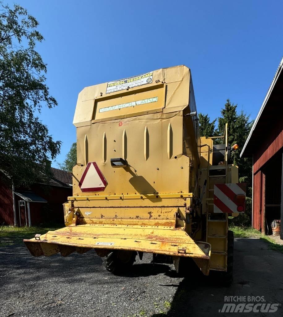 New Holland TX 34 Зернозбиральні комбайни