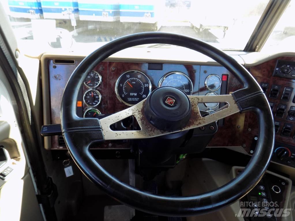 International 9200 i Тягачі
