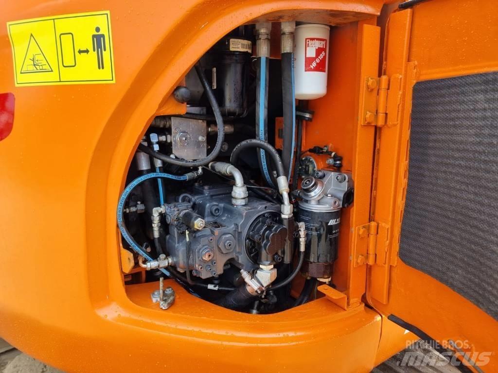 Doosan DX 140 LC-3 Гусеничні екскаватори
