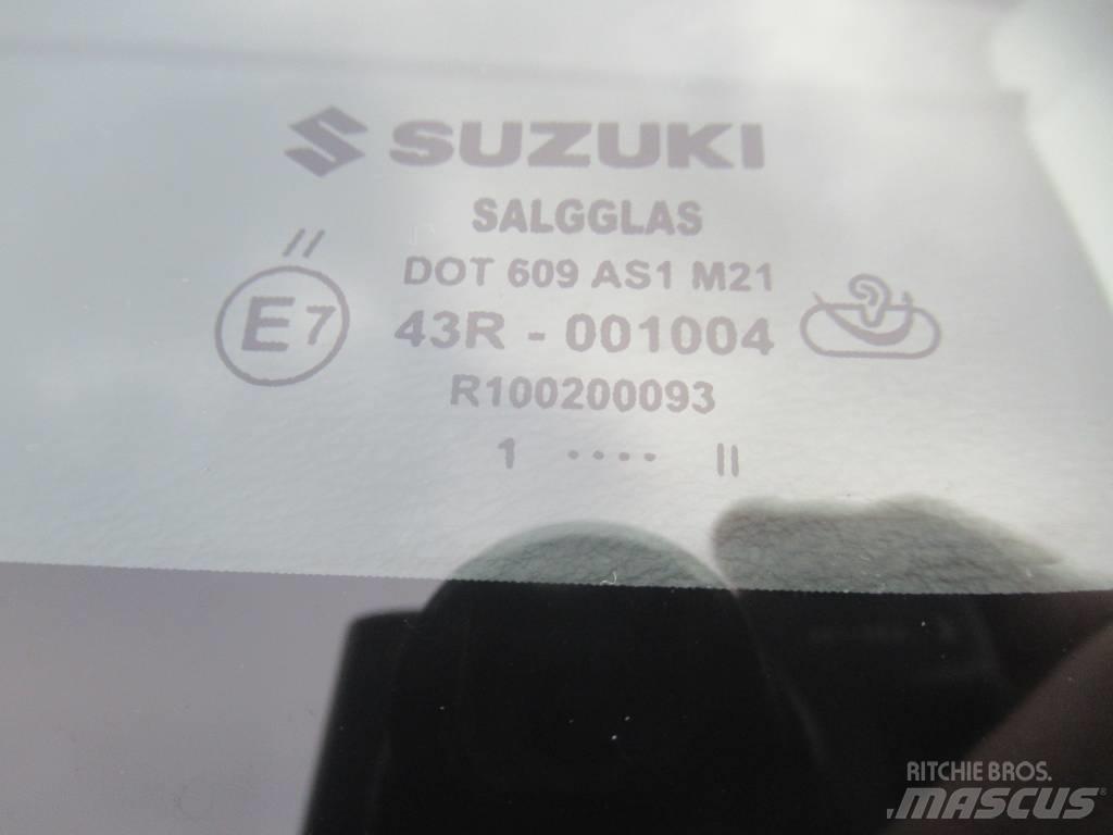 Suzuki Vitara Автомобілі