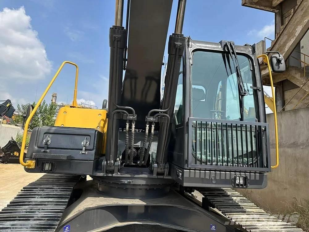 Volvo EC240D Гусеничні екскаватори