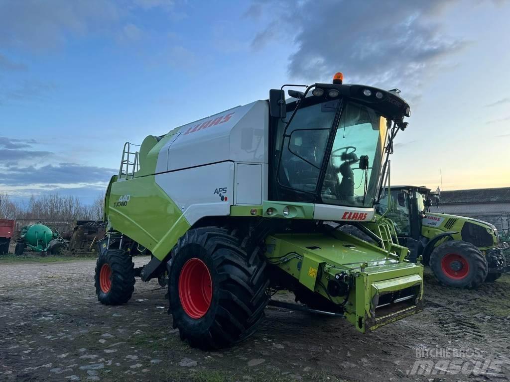 CLAAS Tucano 440 Зернозбиральні комбайни