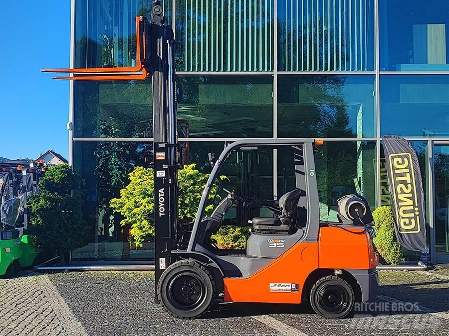 Toyota 02-8FGJF35 Газові навантажувачі