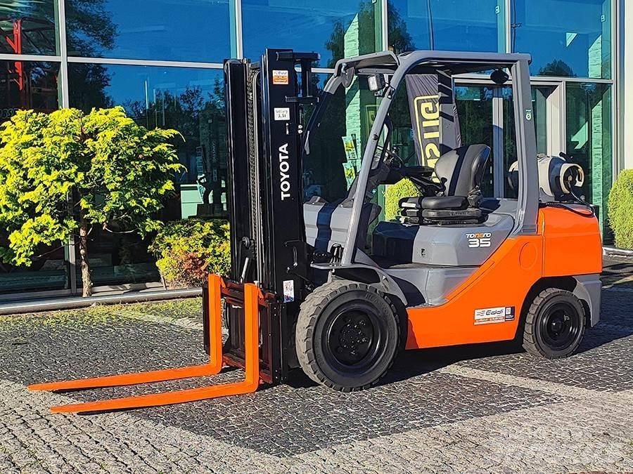 Toyota 02-8FGJF35 Газові навантажувачі
