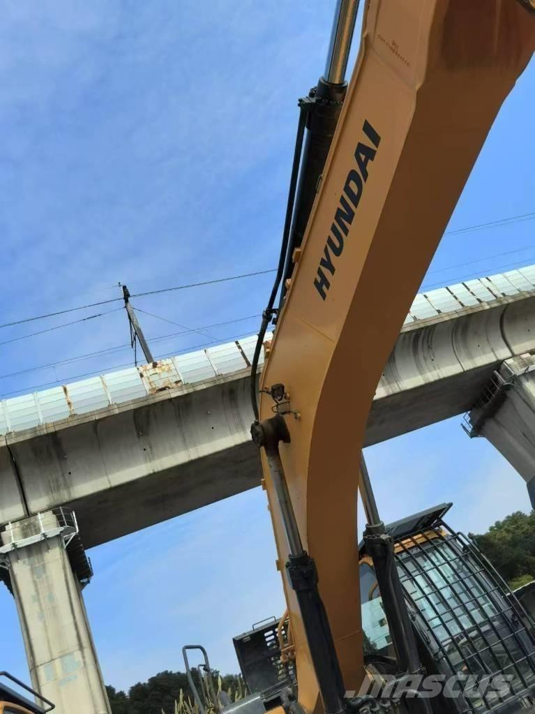 Hyundai 520VS Гусеничні екскаватори