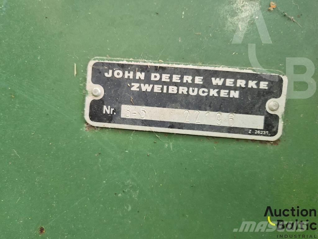 John Deere 935 Зернозбиральні комбайни