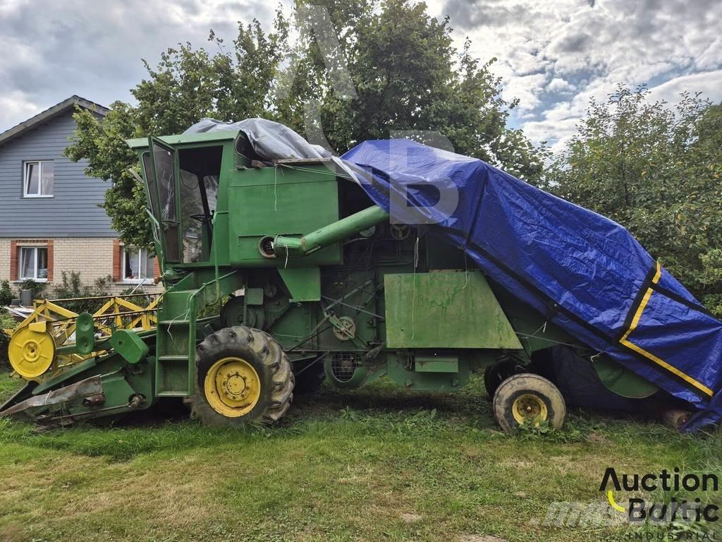 John Deere 935 Зернозбиральні комбайни