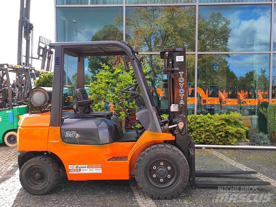 Toyota 7FG35 Газові навантажувачі