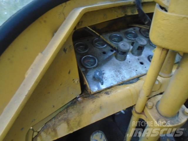 CAT 966 Фронтальні навантажувачі