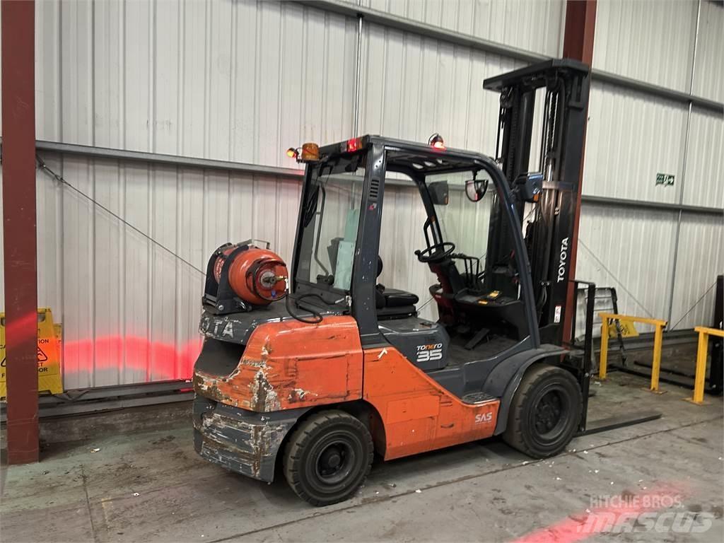 Toyota 02-8FGJF35 Газові навантажувачі