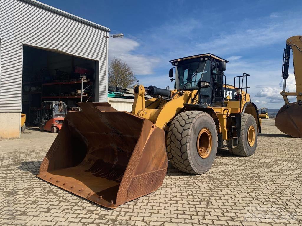 CAT 966K XE Фронтальні навантажувачі