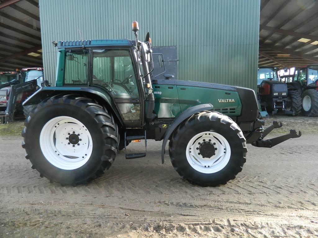 Valtra 8550 Трактори