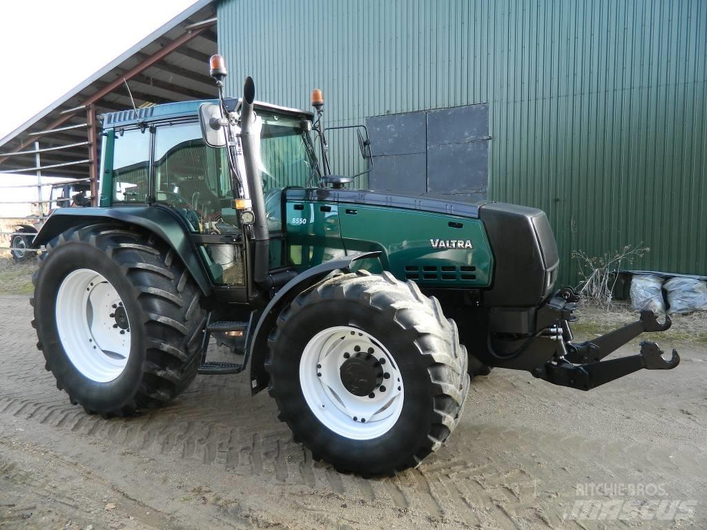 Valtra 8550 Трактори