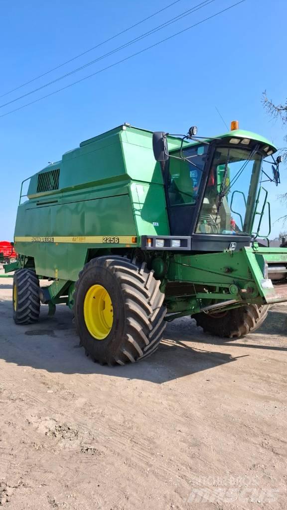 John Deere 2256 Зернозбиральні комбайни