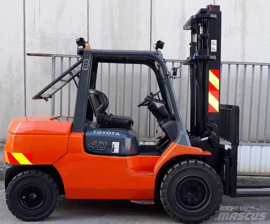 Toyota 7 FD 40 Дизельні навантажувачі
