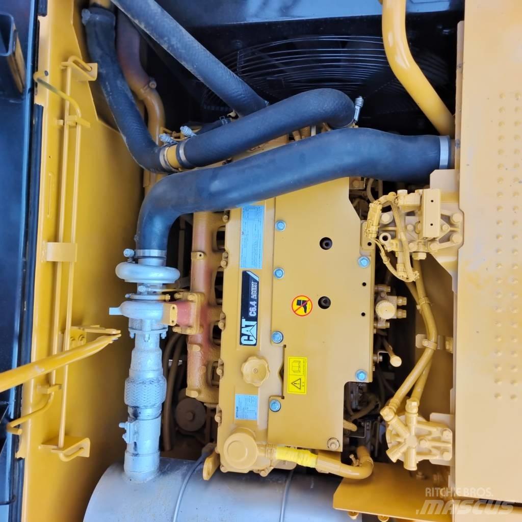CAT 320 D2L Гусеничні екскаватори