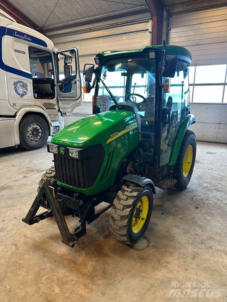 John Deere 3720 Трактори