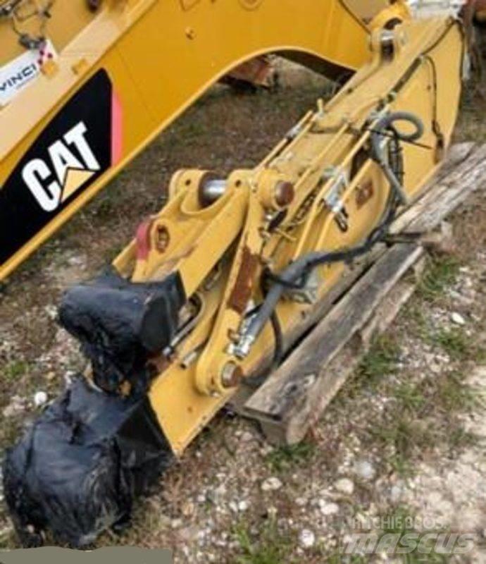 CAT 319 Бони і ковші