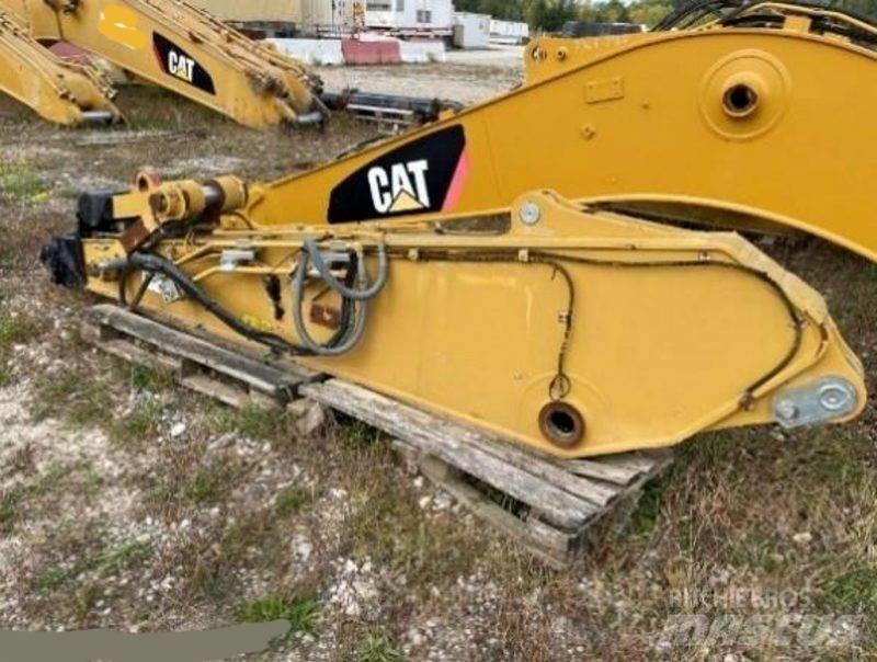 CAT 319 Бони і ковші