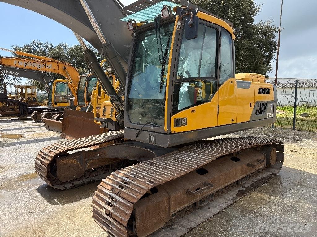 Volvo EC220D Гусеничні екскаватори