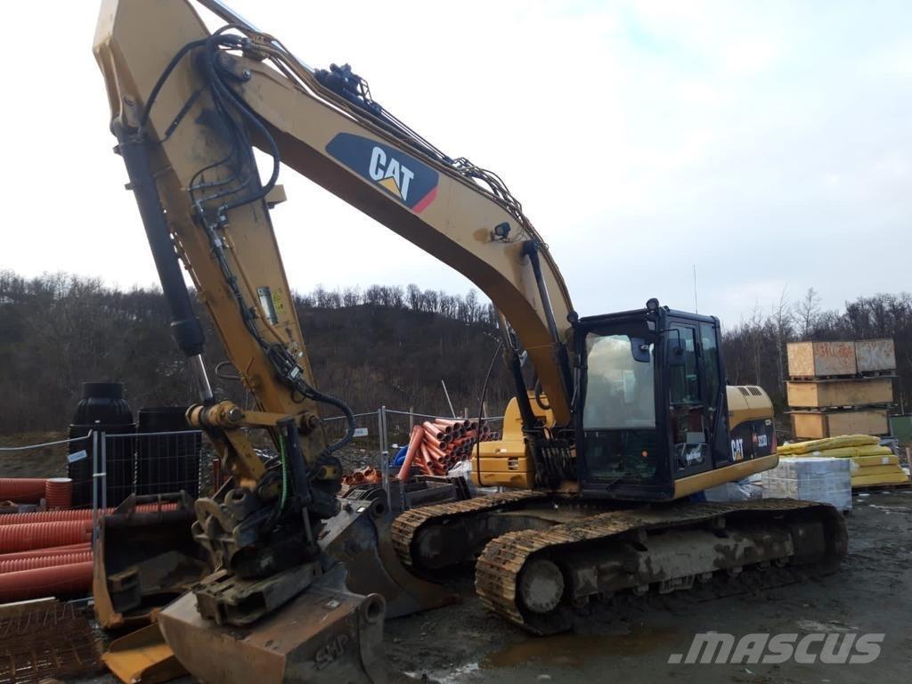 CAT 323 D L Гусеничні екскаватори