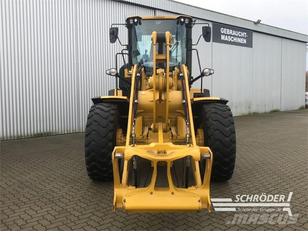  938 HL Фронтальні навантажувачі