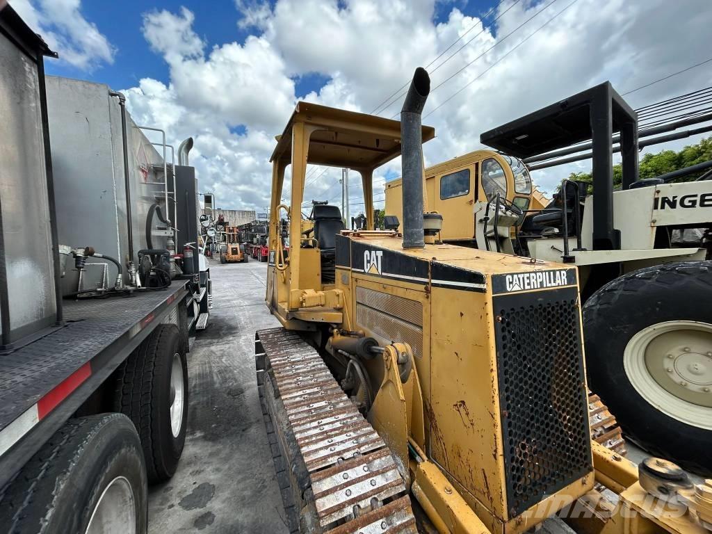 CAT D 3 C III Гусеничні бульдозери