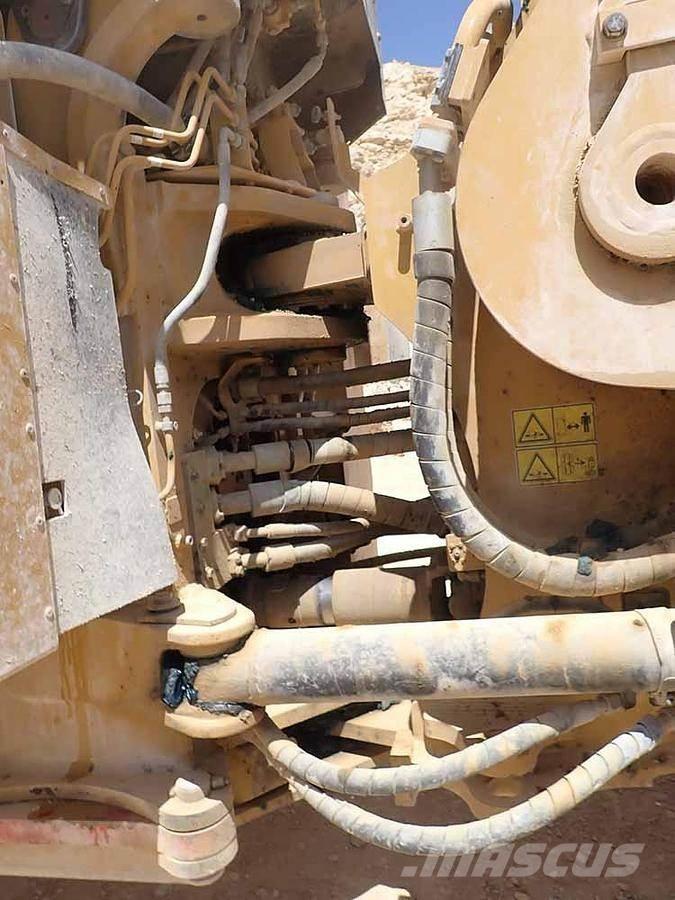 CAT 988K Фронтальні навантажувачі