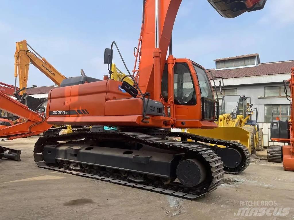 Doosan DX300LC Гусеничні екскаватори