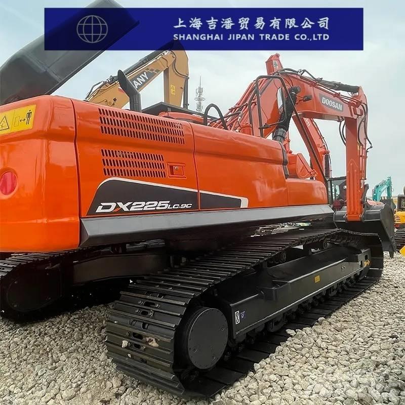 Doosan DX 225 Гусеничні екскаватори