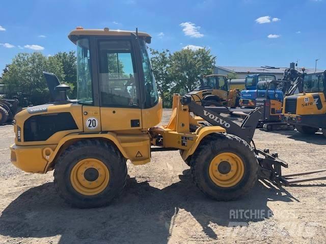 Volvo L 30 G Фронтальні навантажувачі
