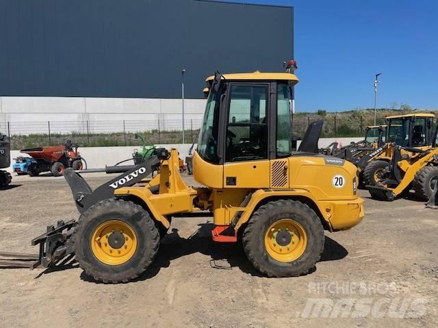 Volvo L 30 G Фронтальні навантажувачі