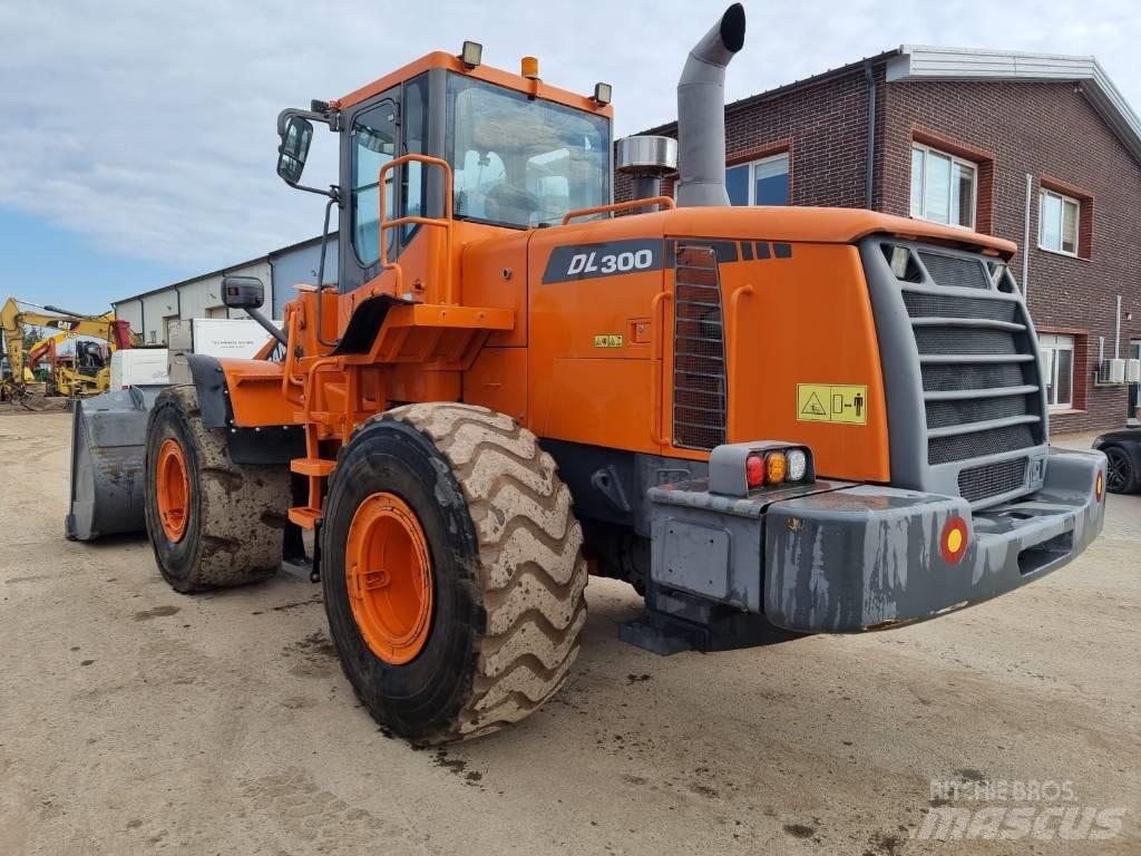 Doosan DL 300 Фронтальні навантажувачі