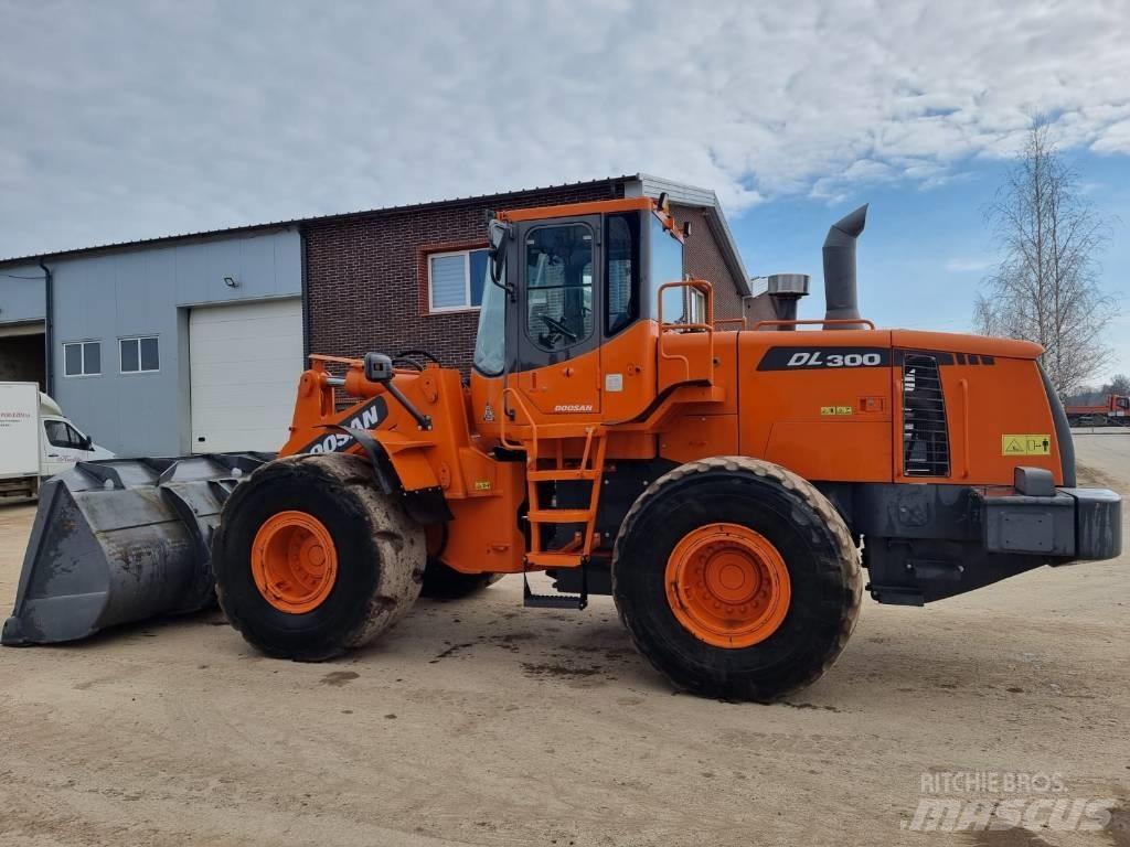 Doosan DL 300 Фронтальні навантажувачі