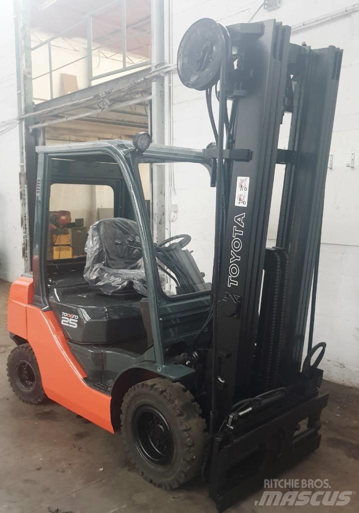 Toyota 52-8 FD 25 Дизельні навантажувачі