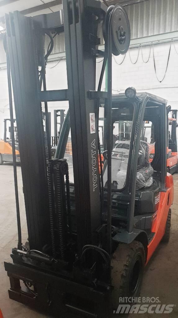 Toyota 52-8 FD 25 Дизельні навантажувачі