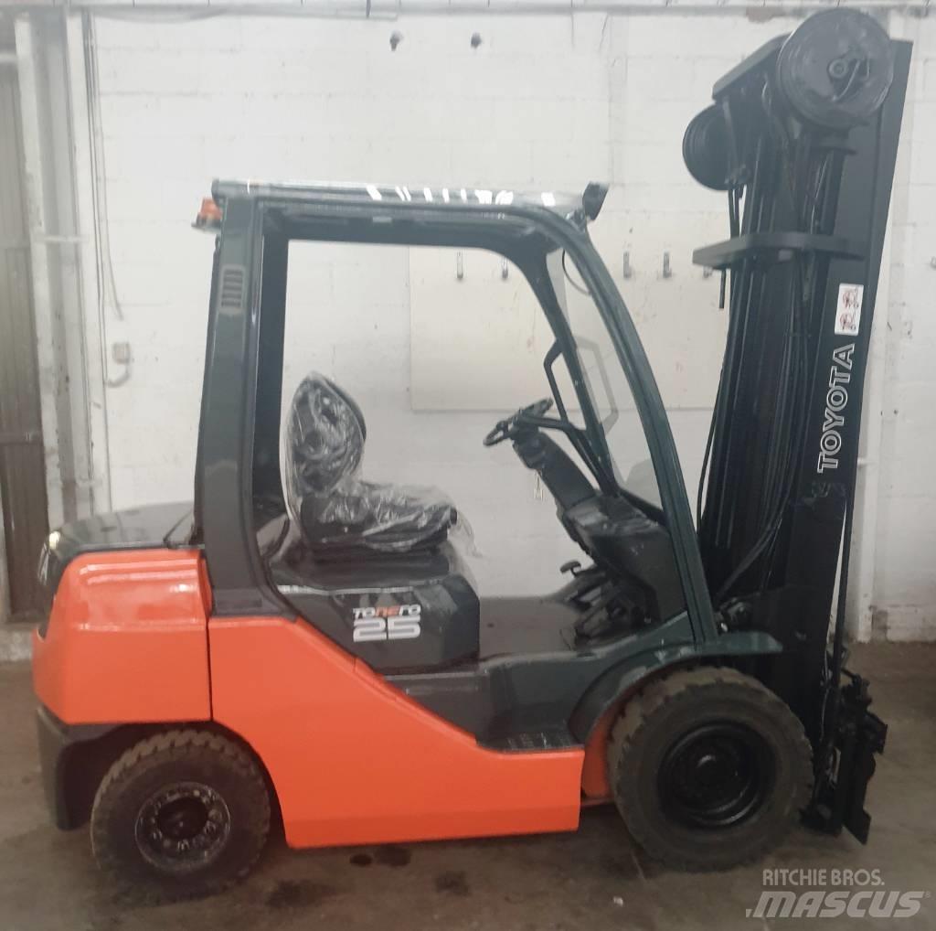 Toyota 52-8 FD 25 Дизельні навантажувачі