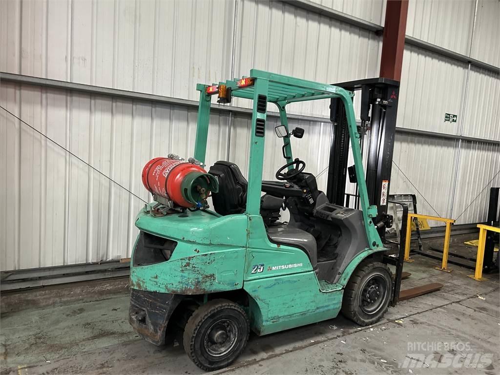 Mitsubishi FG25NT Газові навантажувачі