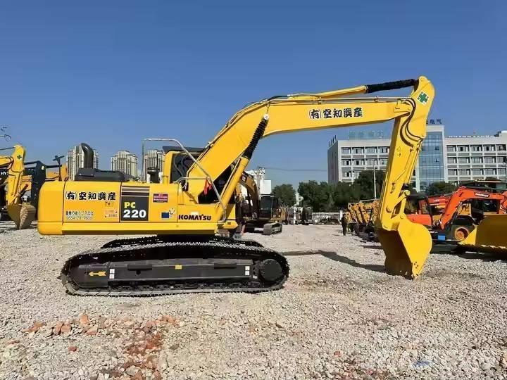 Komatsu PC 220 Гусеничні екскаватори