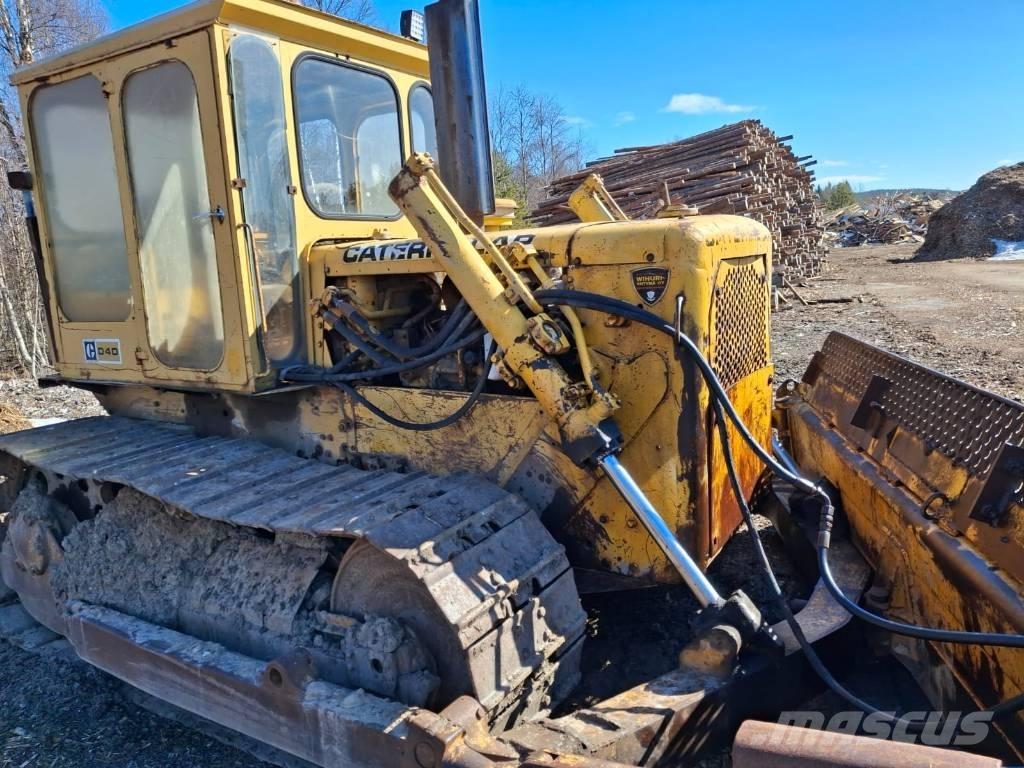 CAT D 4 D Гусеничні бульдозери